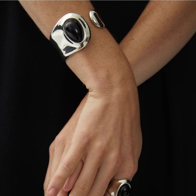 Women's Jewelry - Black Onyx Wide Cuff Bracelet With Platinum Plated Copper, Elegant Minimalist Statement Piece Light Luxury Cold Style Bracelet_voghion.com