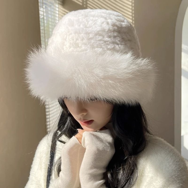 White plush hat for women in winter, Korean version, showing small face, thickened warmth, fisherman's big head, cold_voghion.com