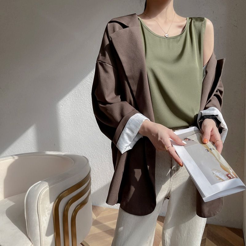 Canotta corta con scollo a U, vestibilità attillata, in raso di seta, da donna, estate 2025, design a nicchia, top interno, spalle larghe_voghion.com