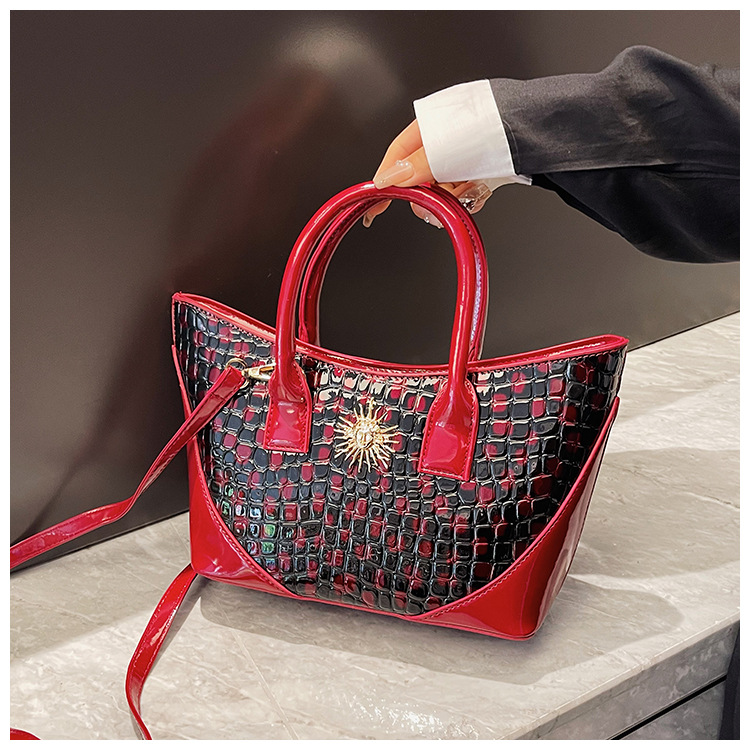 Handheld Women's Bag Fashionable and Versatile Bright Face Bag 2024 New Korean Single Shoulder Bag Retro Crossbody Bag Trend_voghion.com