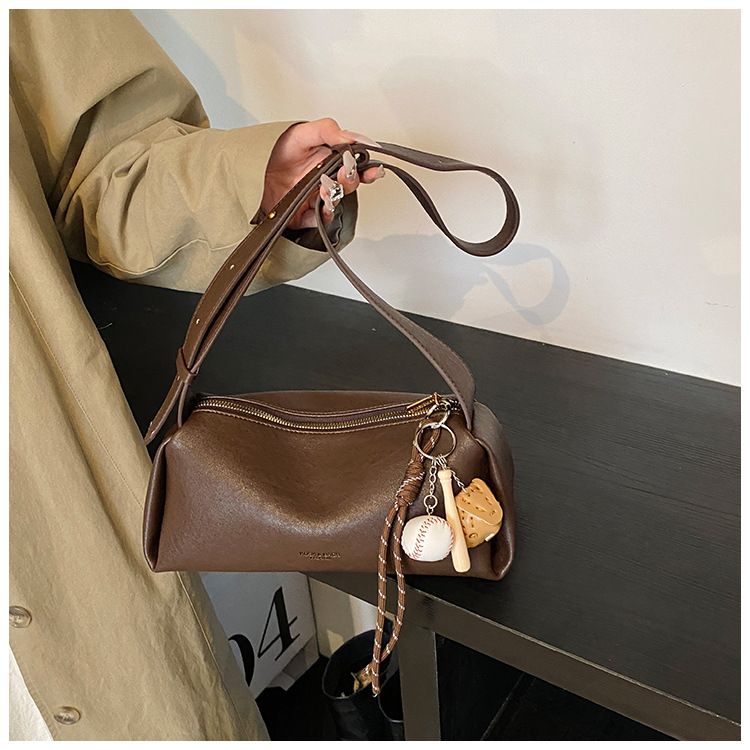 Small niche design pillow soft 2024 new autumn and winter wide strap armpit commuting exquisite single shoulder_voghion.com