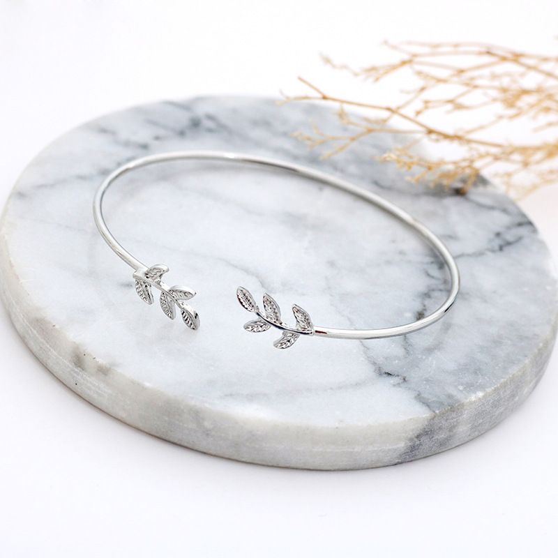 Dainty Leaf Cuff Bracelet - Hypoallergenic Stainless Steel, Lightweight & Adjustable, Boho Chic Jewelry_voghion.com