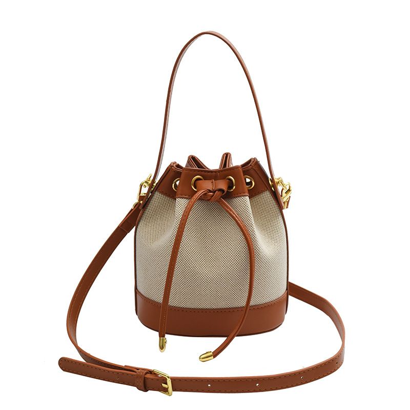 Borsa a tracolla versatile con coulisse in rattan, secchiello in paglia intrecciata da donna, estate 2024, nuovo design di nicchia_voghion.com