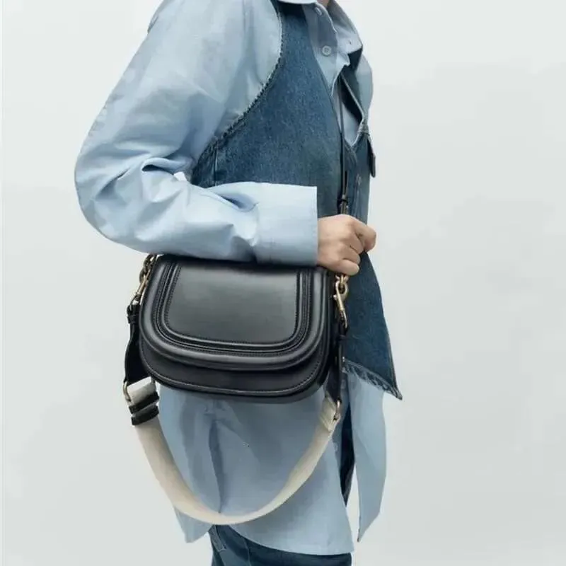 2025 Mode Klappe Designer Breiter Riemen Sattel Schultertaschen Pu Leder Crossbody Trend Kleine Telefon Geldbörsen Tasche_voghion.com
