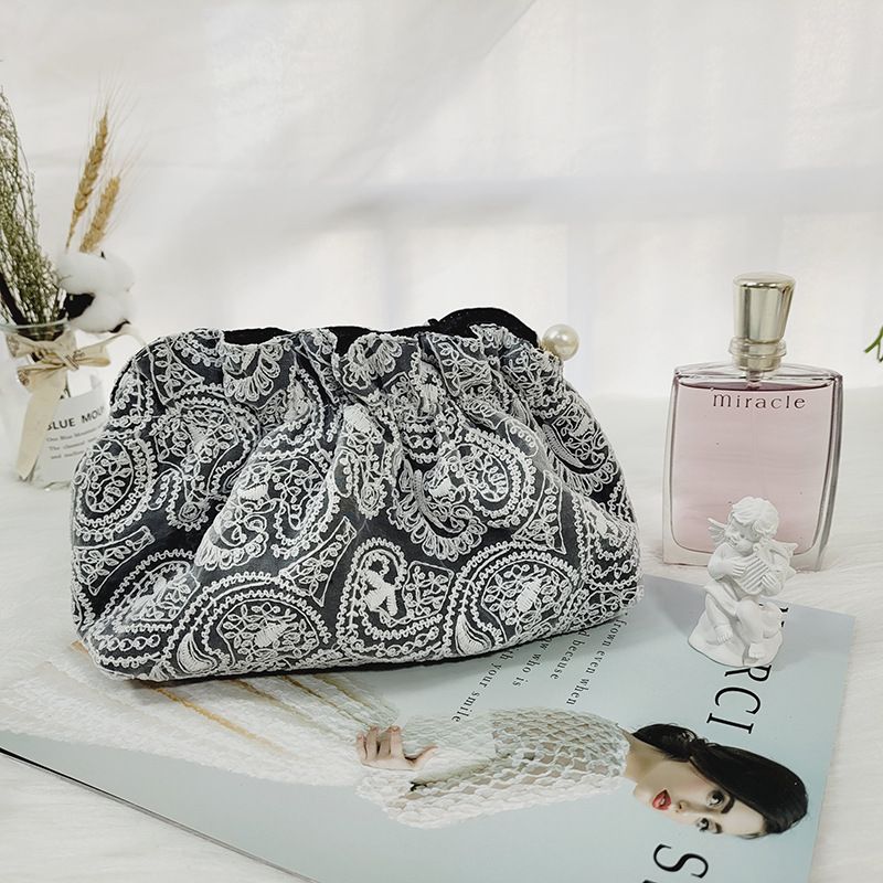 Pochette da sera con pochette in pizzo per il trucco, con oli essenziali, ricamata, in stile palazzo_voghion.com