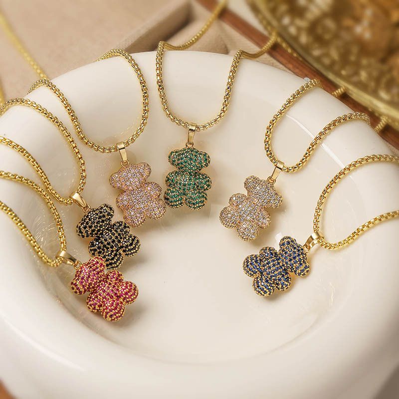 Makea ja ylellinen kuparikoru, jossa värillisiä timantteja, istuva asento, seisova kaulakoru, naisellinen persoonallisuus, hip-hop_voghion.com