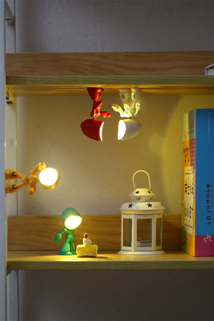 High-Quality Robot Night Light Ornament Atmosphere Creative Gift For Dormitory Bed Use Battery-Powered Mini Table Lamp_voghion.com
