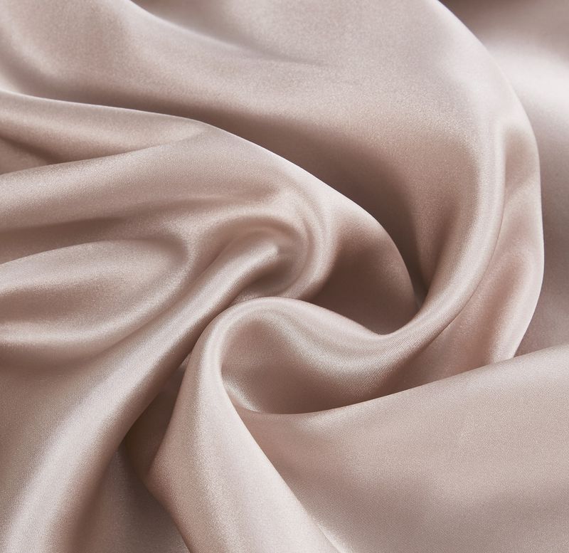 100% jedwabna tkanina Crepe De Chine - szerokość 114 cm, miękka i lśniąca, idealna na piżamy, cheongsam i poszewki na poduszki_voghion.com