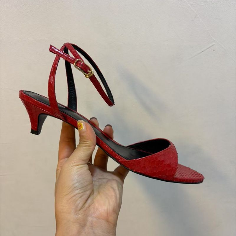Versione coreana delle scarpe da donna in pelle con punta aperta e cinturino Hundred con punta a gattino, squisita nuova moda primavera ed estate 2025_voghion.com