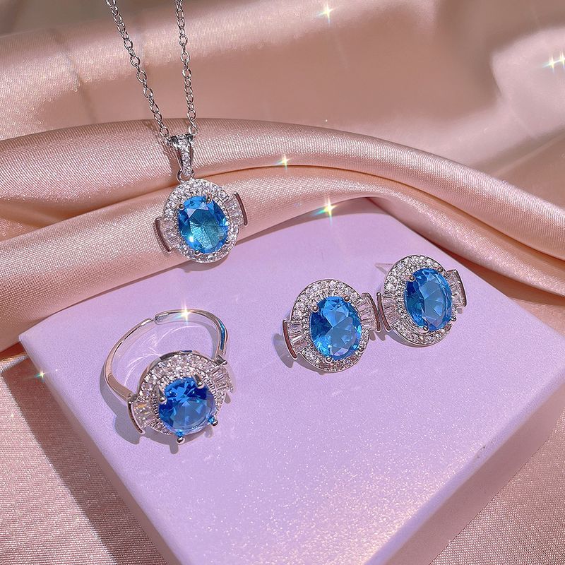 Set di orecchini pendenti con anello e granato del Mozambico blu topazio per le donne._voghion.com