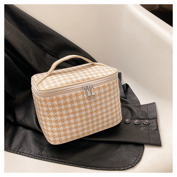 2024 New Large Capacity Qianniao Grid Business Travel Makeup Storage Portable Hand held Toilet Bag_voghion.com