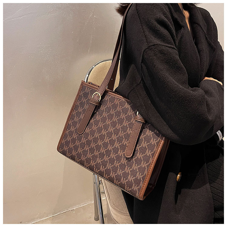 Fashionable New Versatile Trendy Tote Bag Women's Handbag Large Capacity Work Commuting Leisure Print Shoulder Bag_voghion.com