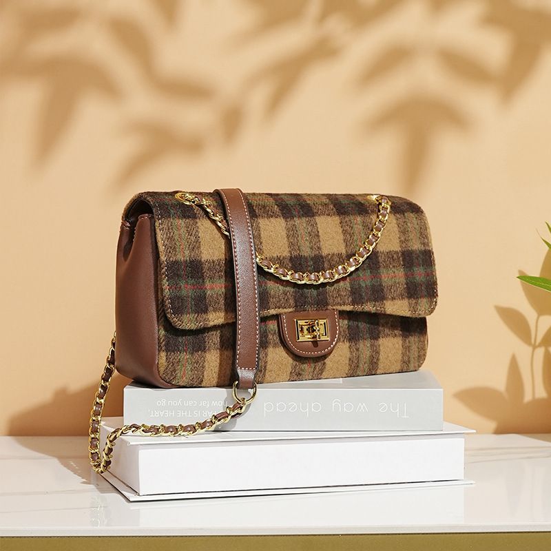 Damen Herbst Winter Neue Mode Nischendesign Unterarm Woll Schulterkette High-End Crossbody Kleine Quadratische Tasche_voghion.com