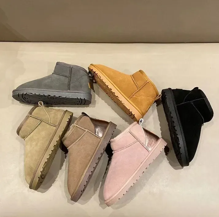 Stivali da neve firmati per donna U5854 Classici stivaletti invernali corti in pelle, stivaletti bassi in pelliccia di peluche calda Aus_voghion.com