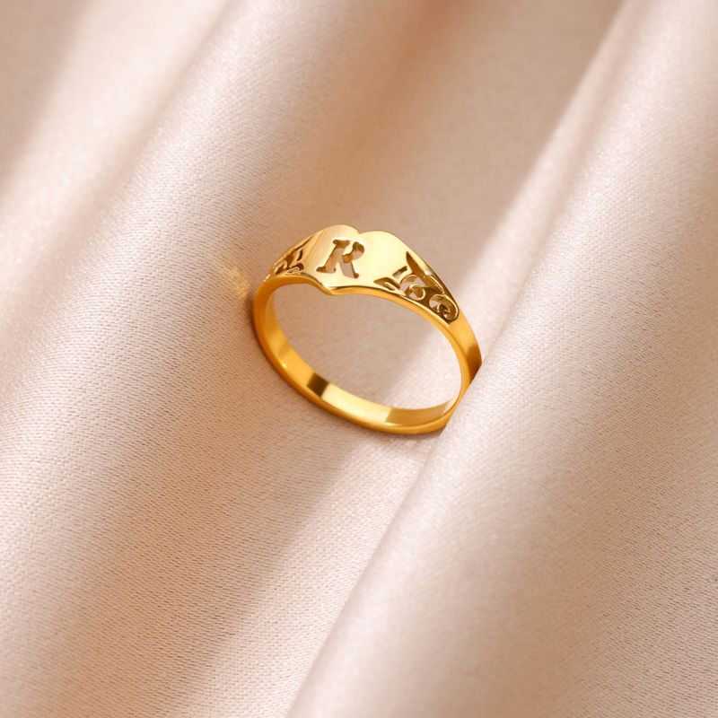 Modische Herzringe mit hohlen Initialen für Damen, goldfarbener Edelstahl, Buchstabenring A-Z, ästhetisches Schmuckgeschenk zur Hochzeit_voghion.com