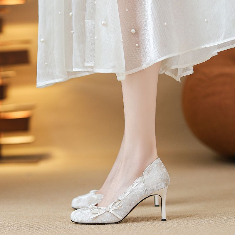 Scarpe da sposa in stile cinese Qipao per donna 2025, nuove scarpe da sposa in pelle scamosciata, di alta qualità, con fiocco, stiletto, tacco alto basso_voghion.com