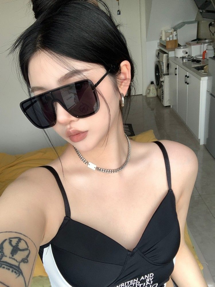 LazyZoom Internet-Famous And Vintage Oversized Frame Plane Sunglasses For A Slim Look_voghion.com