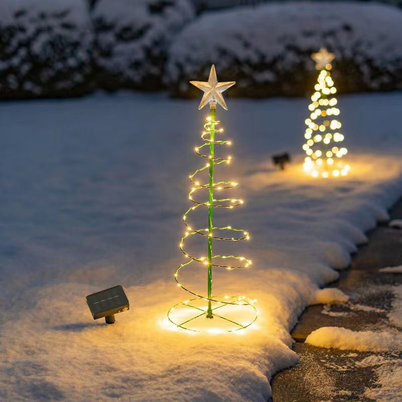 Albero di Natale decorativo solare per esterni nel cortile_voghion.com