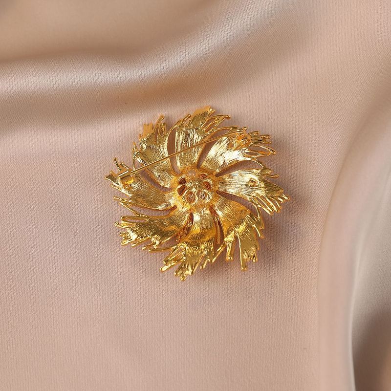 Exquisite Brooch, High-end Brooch Design, Gold Retro Temperament, High-end Suit Pin Accessories_voghion.com