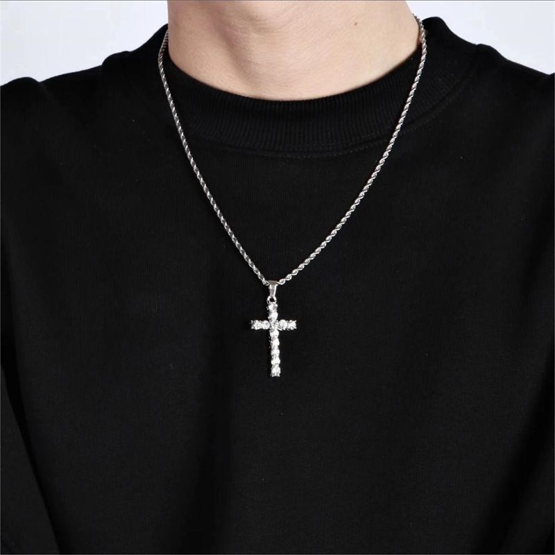 Collana alla moda unisex in acciaio al titanio con croce di diamanti Ma Siwei, stesso stile, zircone, hip-hop._voghion.com