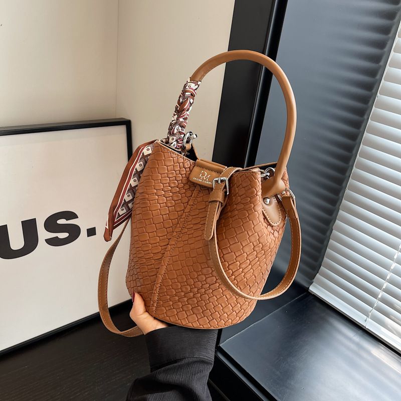 Borsa a mano da donna alla moda, nuova e alla moda, borsa a secchiello intrecciata a tracolla versatile, modello 2025_voghion.com