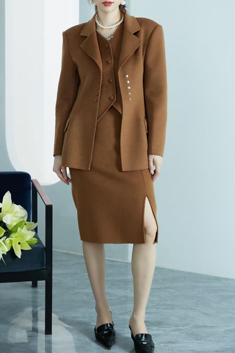 Tongxiang 2025 Neue doppelseitige Wollanzugjacke für Damen mit langen Ärmeln und Revers, elegante und leistungsfähige doppelseitige Wolljacke_voghion.com