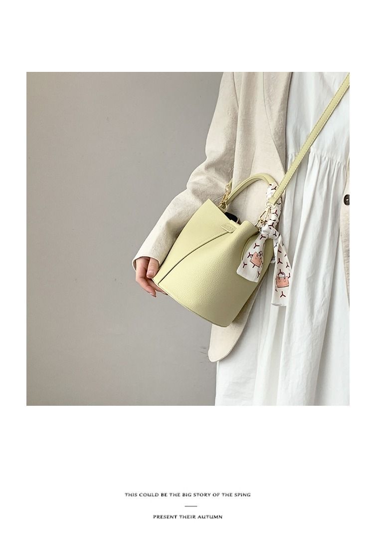 H7 Soft Handbag for Women Summer 2023 New Trendy Fashionable Bucket with Unique Design and Versatile Ins Crossbody Bag_voghion.com