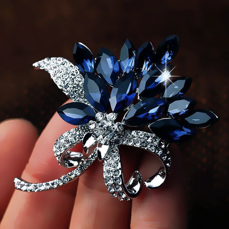 Baroque crystal enamel brooch, women's clothing niche sense, high-end accessories, ins chest flower_voghion.com