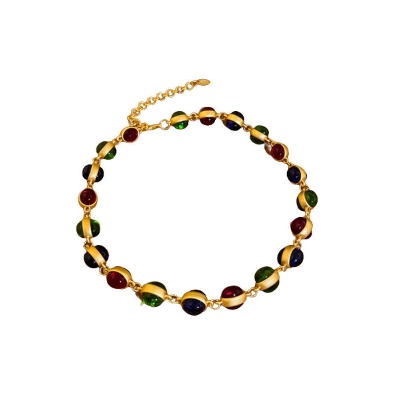 Collana con catena a forma di cuore con design geometrico colorato e intarsiato di diamanti medievali, ornamento di lusso leggero e di senso avanzato per_voghion.com
