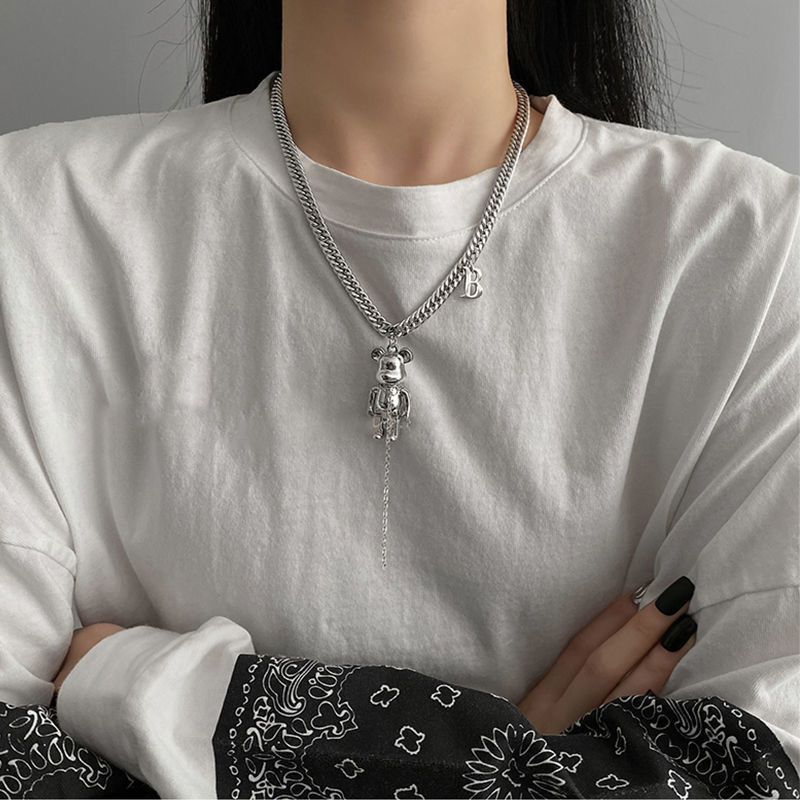 Collana da donna con orso dolce e violento, design di nicchia, catena per felpa con croce avvolta, accessori autunno inverno per_voghion.com