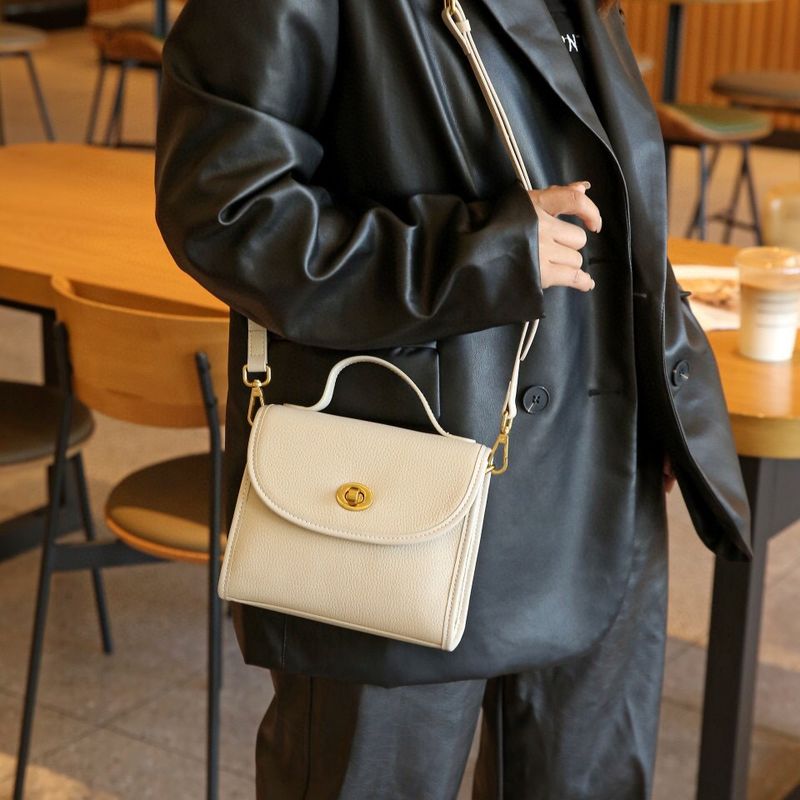 2024 Nieuwe koeienhuid Wo's veelzijdige mode high-end echte leren kleine suikerklontje niche schouder crossbody tas voor_voghion.com
