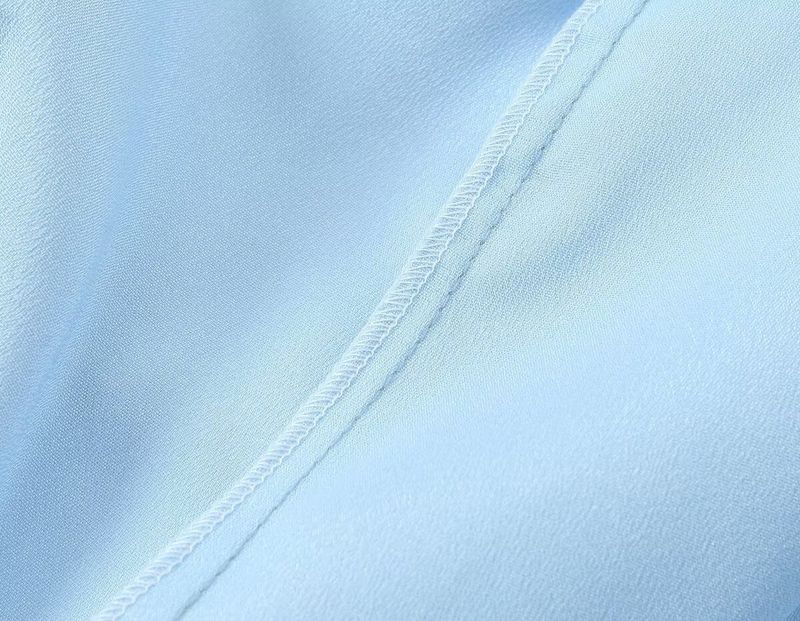 Completo top con nodo a farfalla e pantaloni in raso da donna estate 2024_voghion.com