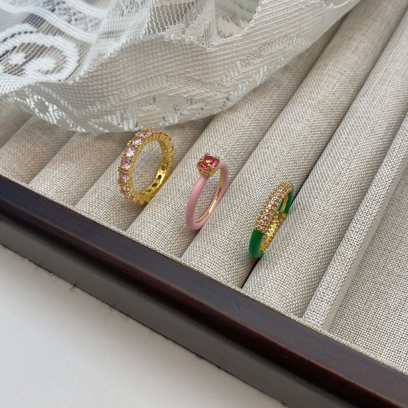 2025 Frühjahr/Sommer, neuer eleganter, mit Emaille und Mikropflaster verzierter, glänzender, kleiner Zirkon, exquisiter Ring, modisches dreiteiliges Set für Damen_voghion.com