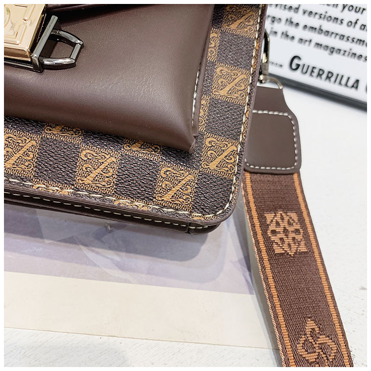 Women's New Fashionable and Trendy Handbag Casual and Versatile Scarves Single Shoulder Bag Retro Printed Handbag Crossbody Small Square Bag_voghion.com