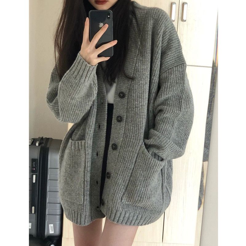Coreano che indossa un piccolo maglione profumato lavorato a maglia per le donne in autunno, nuovo stile con giacca cardigan con scollo a V ampia e pigra_voghion.com