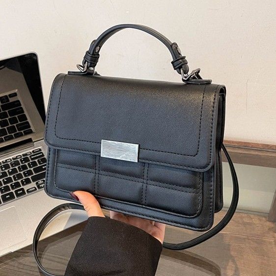 für Frauen 2024 Neue koreanische Stil Kleine Quadratische mit Breiten Riemen Mode Vielseitige Einzelne Schulter Umhängetasche Trendy_voghion.com