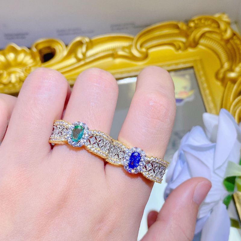 Anel unissex de renda dourada com dois tons de ouro, diamante esmeralda e pedras preciosas coloridas_voghion.com