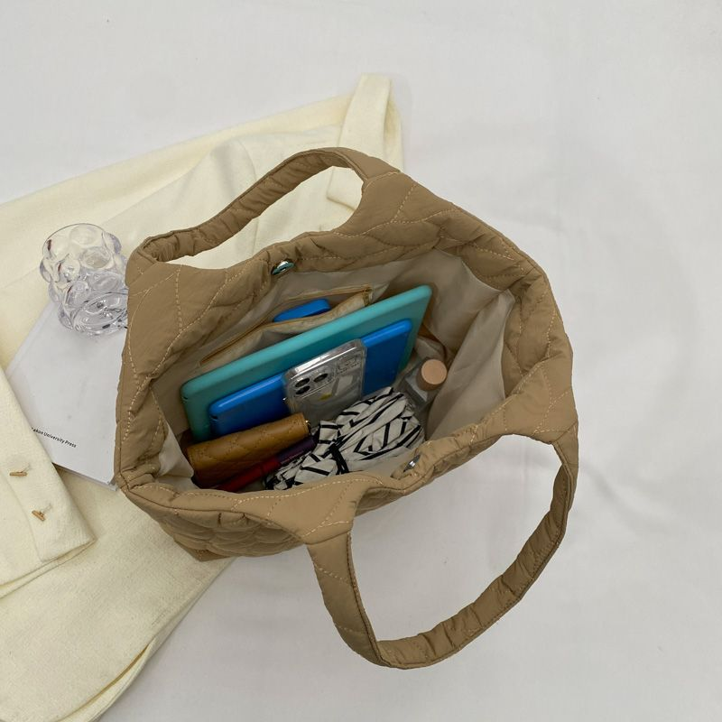 Große weiche Schulter-Seitentasche für Frauen 2023 Frühlingstrend Modedesign Tuch Hand weibliche Handtaschen Tragetaschen_voghion.com