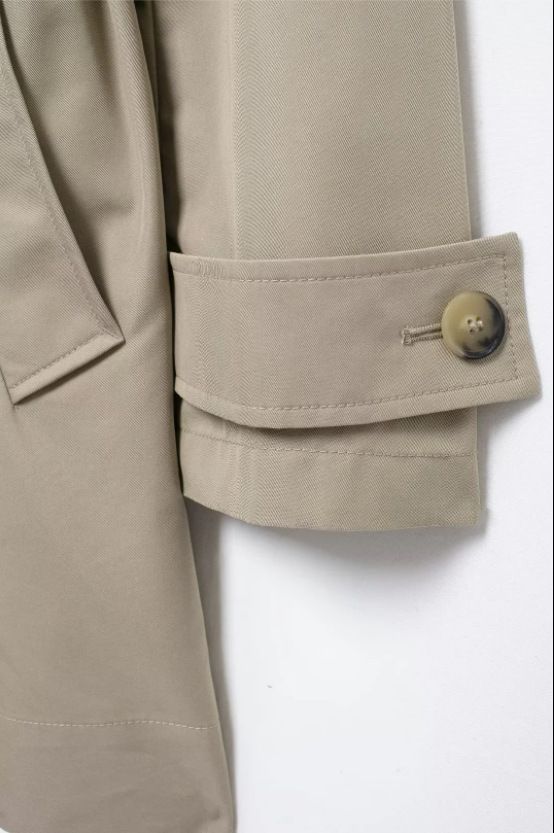 Giacca a vento semplice alla moda con cintura e bottoni doppiopetto nuova collezione autunno 2024 da donna_voghion.com