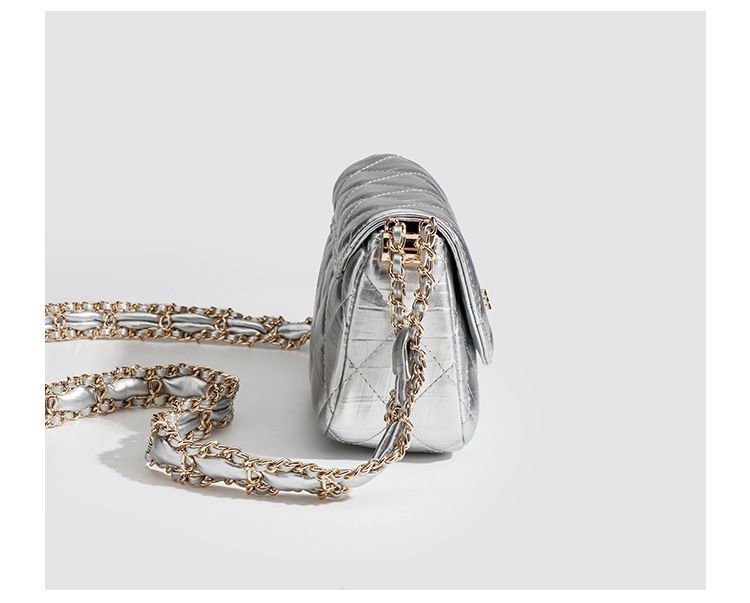 Borsa a tracolla con tracolla larga in argento 2024, stile piccolo e profumato, con catena, stile premium squisito_voghion.com