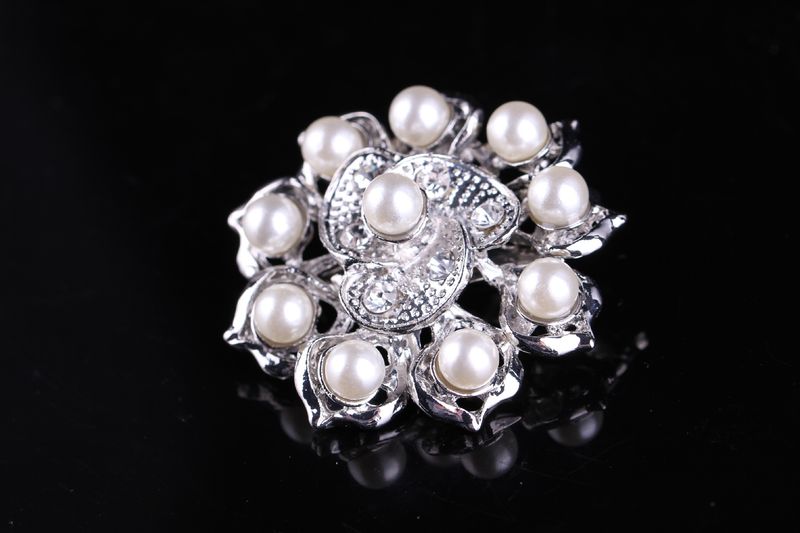 Kadınlar için yeni Kore tarzı moda tüm uyumlu inci yapay elmas broş popüler pin kaynağı_voghion.com