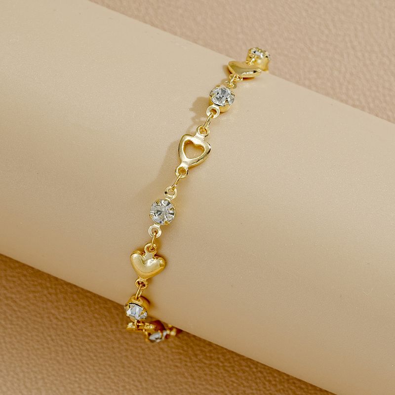 Neues eingelegtes Zirkonarmband für Frauen, einfaches Nischendesign, hohler herzförmiger Schmuck_voghion.com