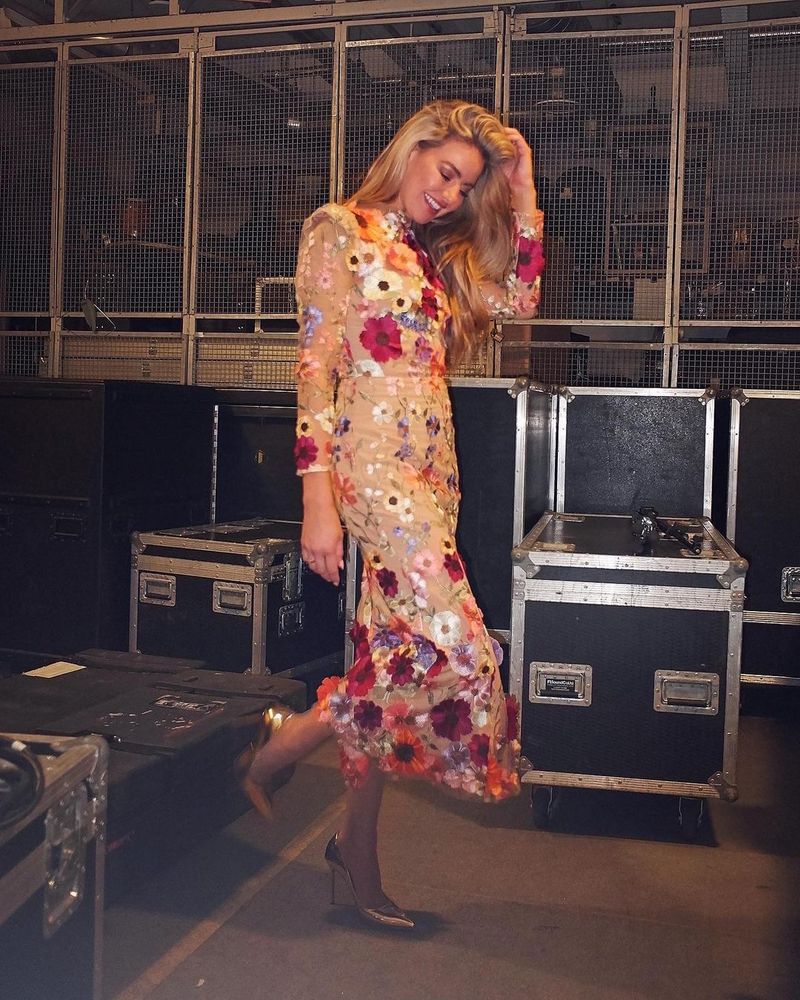 24 Spring/Summer Round Neck Colorful Three Dimensional Flower Embroidery Mesh Slimming Wrap Hip Tail Long Dress_voghion.com