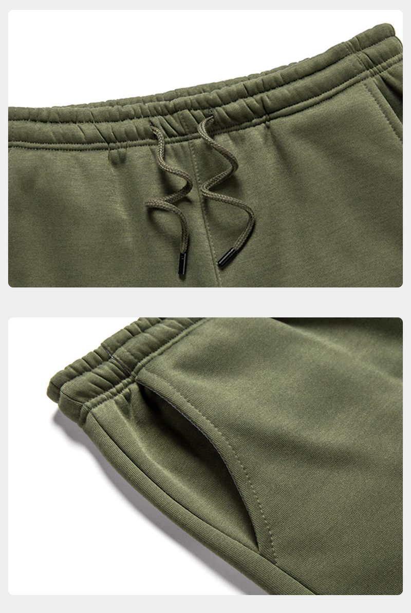 Completo sportivo casual da uomo con cappuccio a maniche lunghe e pantaloni da jogging (nero, grigio, verde militare, cachi). Completo due pezzi comodo ed elegante per autunno/inverno._voghion.com