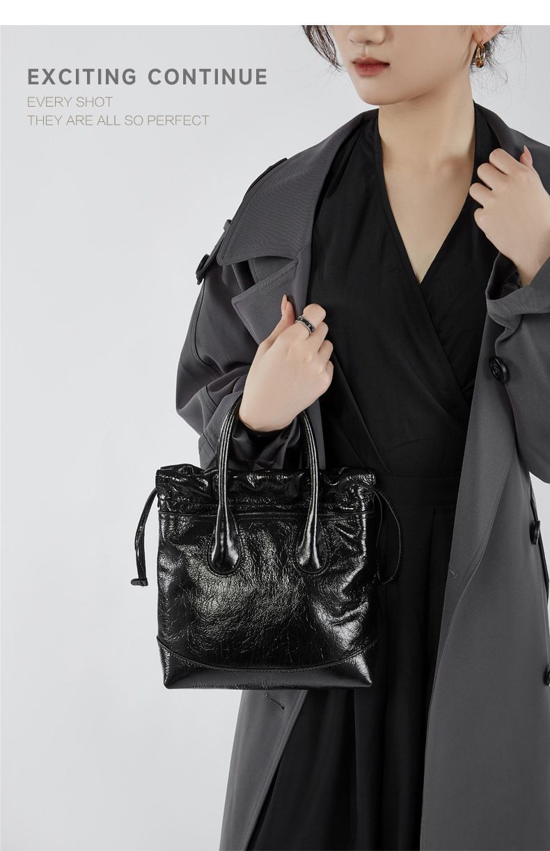 Borsa a secchiello vintage in vera pelle con coulisse - Borsa a tracolla morbida e stropicciata per donna, taglia media, nero/marrone/crema_voghion.com