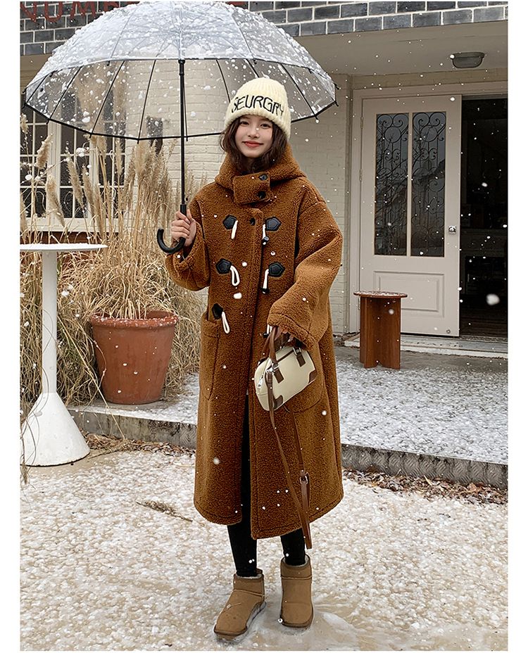 Luxuriöser Kunstpelzmantel mit Kapuze für Damen – extralange Winterjacke mit weichem Sherpa-Futter, eleganten Knopfdetails und übergroßer Passform_voghion.com