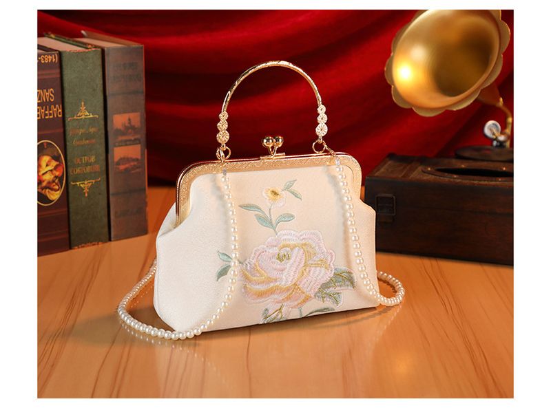 Nuova borsa da sera piccola con catena di lusso, ricamata a fiori, modello Qipao, in vendita a prezzi accessibili, da donna_voghion.com