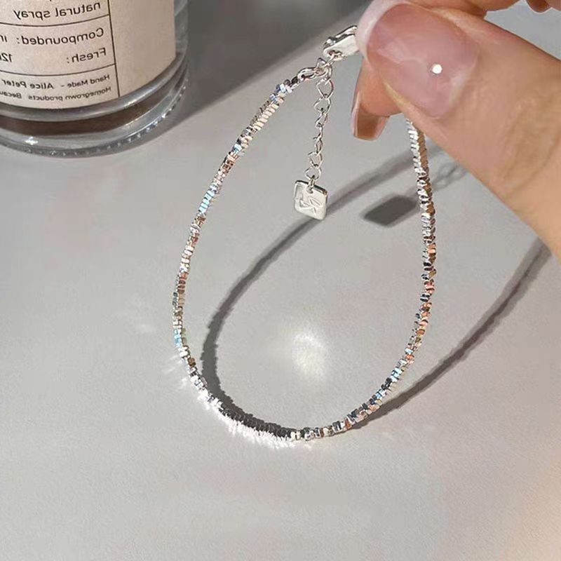 Pulseira feminina de prata quebrada delicada e pura, design minimalista de nicho, requintada e sofisticada, versátil e perfeita para_voghion.com
