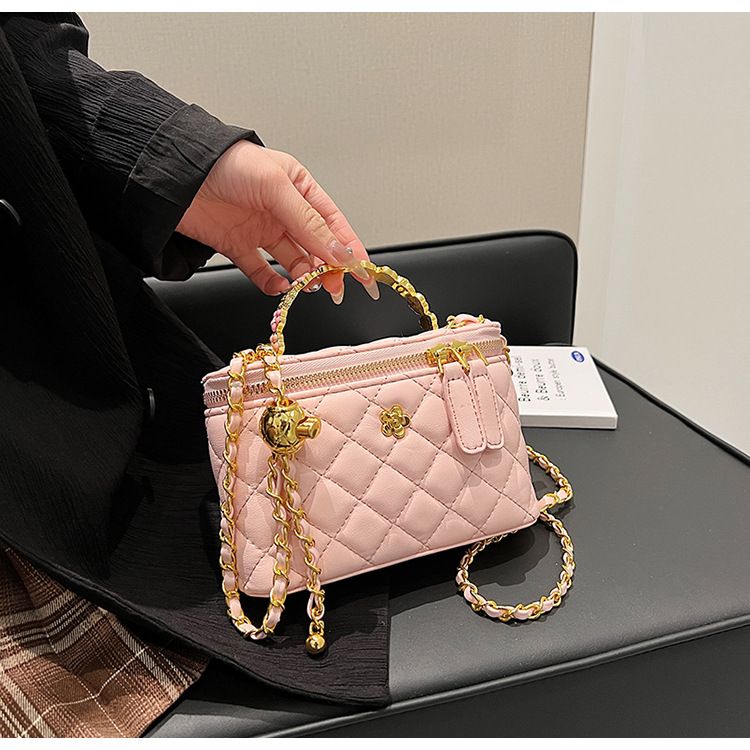 Korejska verzija Instagrama, moderne mirisne torbice za žene za proljeće/ljeto 2024., Lingge lančić, mala četvrtasta crossbody torbica._voghion.com