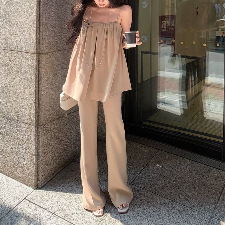 Ensemble été 2025 style coréen élégant : débardeur épaules dénudées et pantalon évasé taille haute._voghion.com